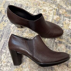 Ecco Ankle Boots Womens Brown Leather Snake Print Heeled Size 8.5 Minimalist